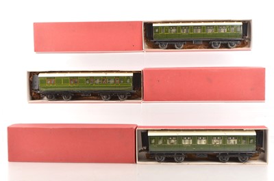 Lot 577 - Hornby 0 Gauge trio of SR Corridor coaches