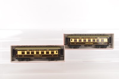 Lot 583 - Hornby 0 Gauge pair of No.2/3 special Pullman coaches