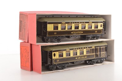 Lot 584 - Hornby 0 Gauge pair of No.2/3 special Pullman coaches