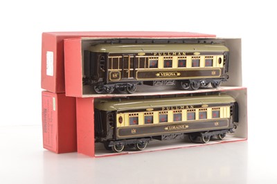 Lot 585 - Hornby 0 Gauge pair of No.3 special Pullman coaches