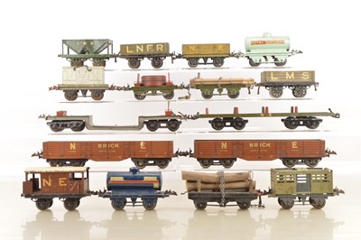 Lot 611 - Hornby 0 Gauge Pre war Rolling stock