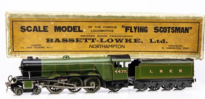 Lot 622 - Bassett lowke 0 Gauge 4-6-2 Loco & Tender LNER lined Green A3 Class 'Flying Scotsman'