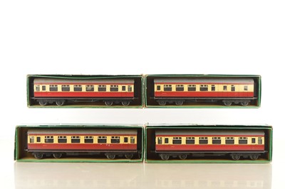 Lot 661 - Bassett Lowke Group of  0 Gauge BR Crimson and Cream Passenger coaches