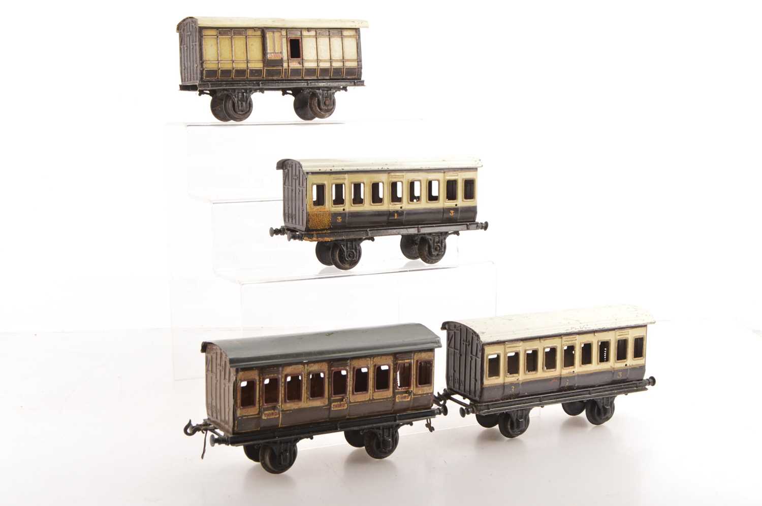 Lot 701 - Bing gauge 1 group of 4-wheel Passenger coaches