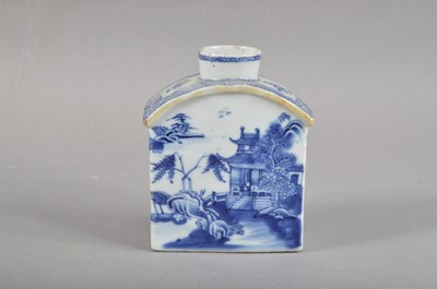 Lot 126 - A 19th century small Chinese porcelain tea caddy