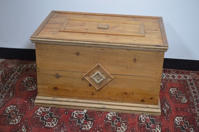 Lot 16 - A pine coffer chest or blanket box