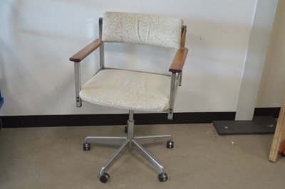 Lot 33 - A retro adjustable office swivel chair