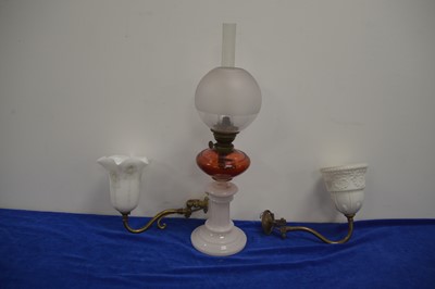 Lot 78 - An Edwardian glass oil lamp