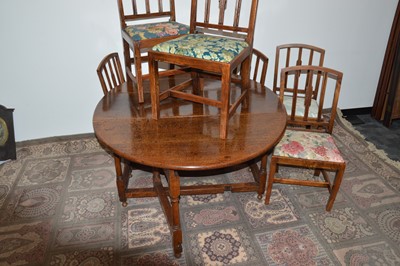 Lot 104 - A good 18th Century oak gateleg table