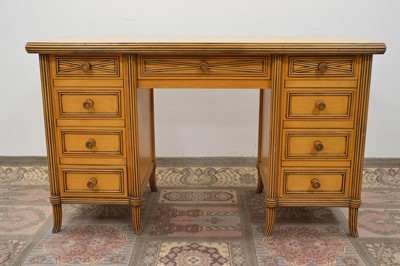 Lot 115 - A well made c1980s desk