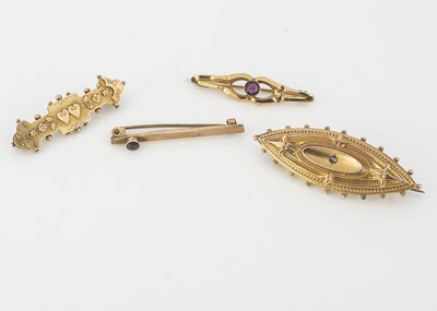 Lot 51 - Four late 19th or early 20th Century bar brooches