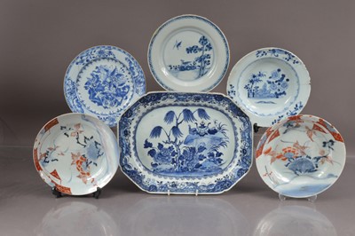 Lot 375 - A decorative group of six Oriental ceramic items including a pair of Japanese Imari plates