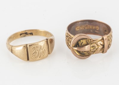 Lot 56 - An early 20th Century 9ct gold buckle ring