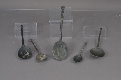 Lot 470 - A collection of five 17th or 18th Century English or Dutch pewter spoons