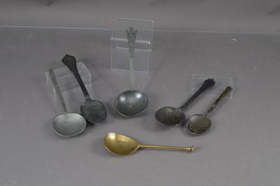 Lot 471 - A collection of six 17th or 18th Century English metal spoons