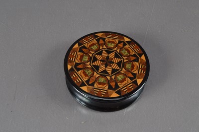 Lot 477 - A Victorian Tunbridgeware sniff box