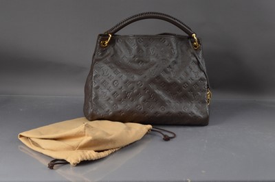 Lot 552 - An original Louis Vuitton 'Artsy' MM size shoulder bag