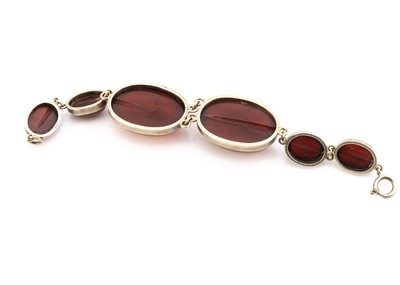 Lot 3 - A cherry amber bracelet