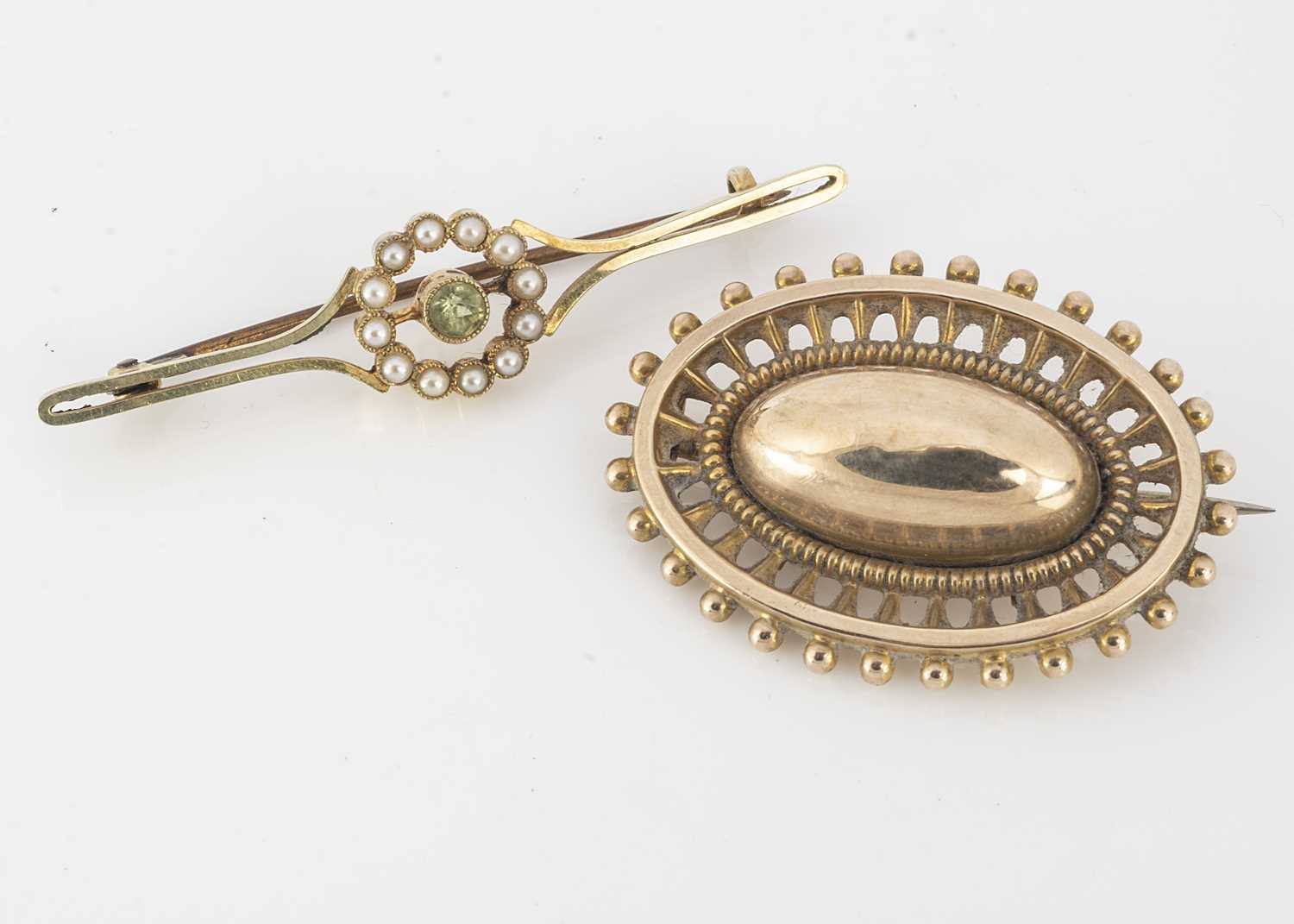 Lot 67 - A 9ct gold openwork oval brooch