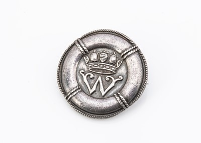 Lot 19 - An interesting George V circular silver merchant Navy pin badge