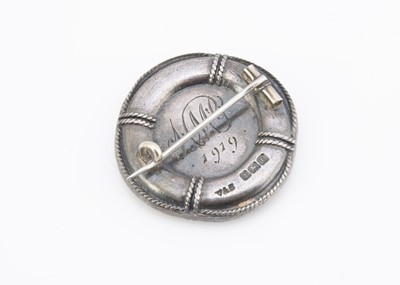 Lot 19 - An interesting George V circular silver merchant Navy pin badge