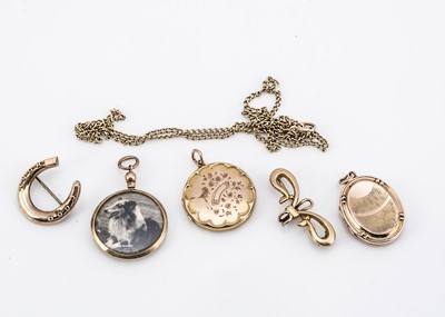 Lot 36 - A collection of gold chains