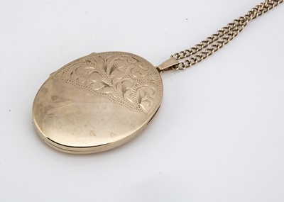 Lot 38 - A 9ct gold oval locket