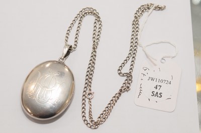 Lot 47 - A Victorian silver oval locket