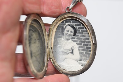 Lot 47 - A Victorian silver oval locket