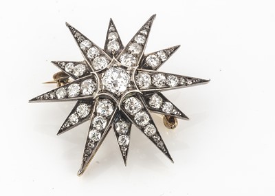 Lot 72 - An early 20th Century twelve pointed diamond set star brooch or pendant