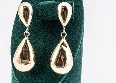 Lot 79 - A pair of 9ct gold oval drop earrings