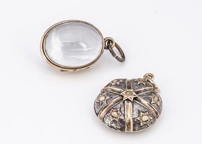 Lot 105 - A rock crystal oval pendant