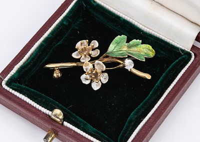 Lot 106 - An 18ct gold enamel floral spray brooch