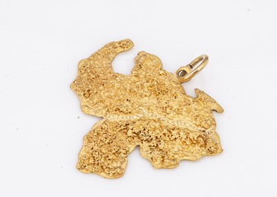 Lot 115 - A small Venezuelan outline gold charm