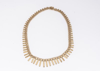 Lot 120 - A fine continental 18ct gold fringe necklace