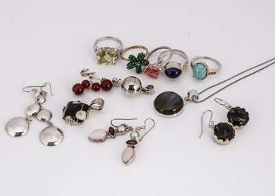 Lot 158 - A collection of jewels