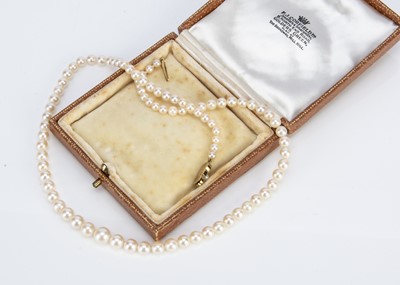 Lot 162 - A string of graduated cultured pearls