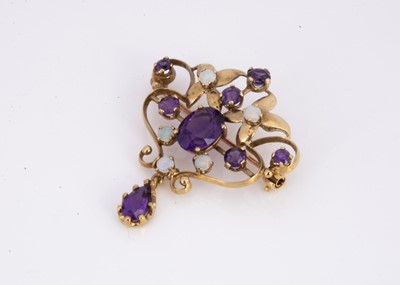 Lot 174 - A 9ct gold Art Nouveau style pierced brooch