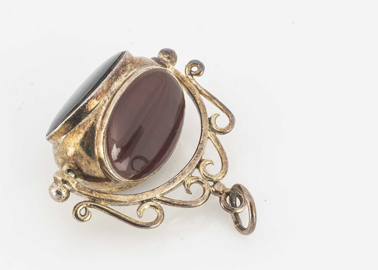 Lot 82 - A 9ct gold swivel fob with oval panels