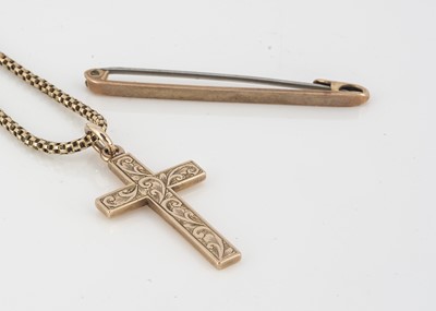Lot 88 - A 9ct gold engraved cross pendant