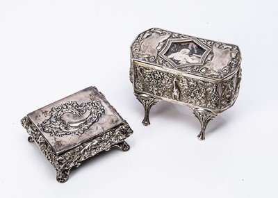 Lot 240 - A Victorian silver trinket box