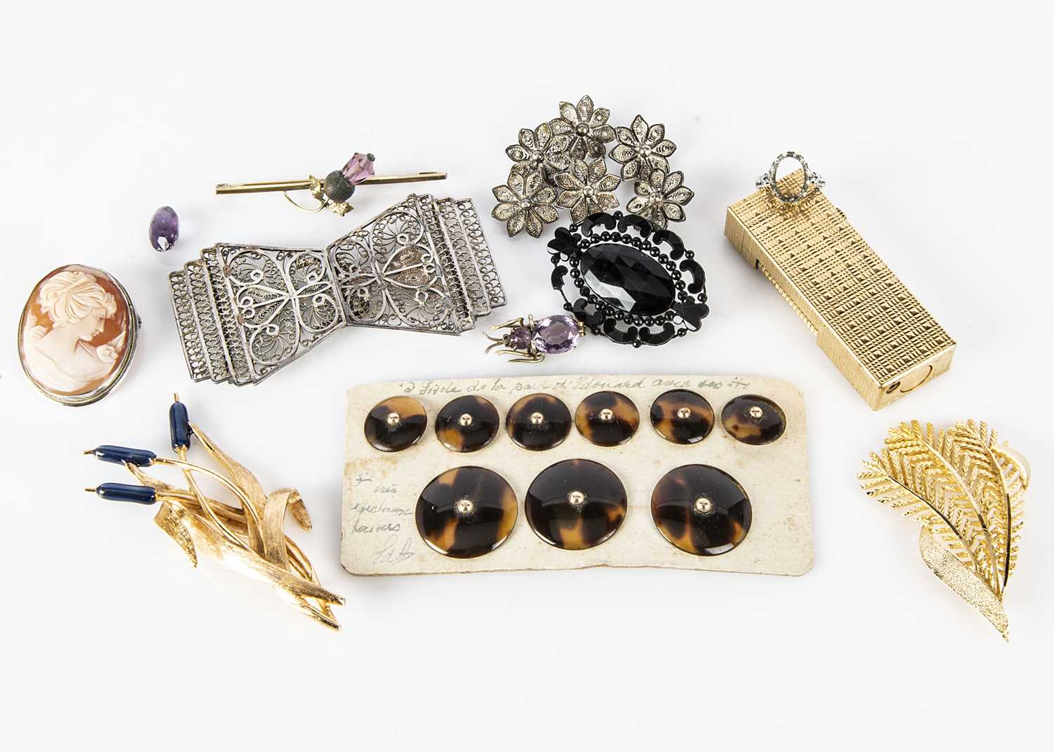 Lot 89 - A quantity of silver and costume jewellery