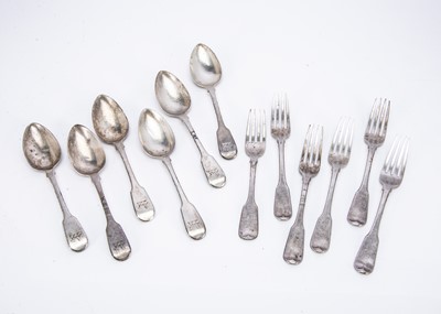 Lot 252 - A harlequin George III and later silver set of six dessert spoons and forks