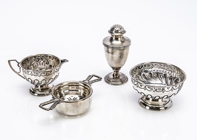 Lot 258 - Four 20th century items of silver