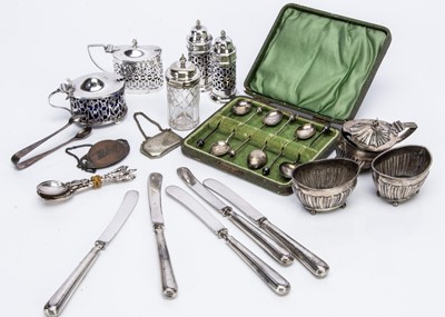 Lot 269 - A collection of silver and other items