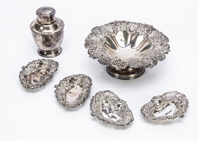 Lot 270 - Six Victorian and later silver items