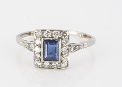 Lot 91 - A sapphire and diamond dress ring