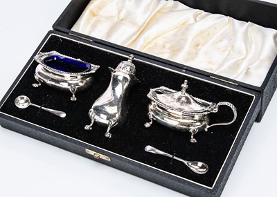 Lot 297 - A cased George V silver three piece cruet set