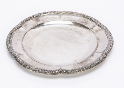 Lot 307 - A nice and heavy French salver