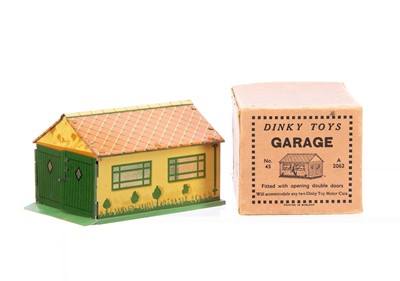 Lot 1 - A Pre-War Dinky Toys 45 Garage